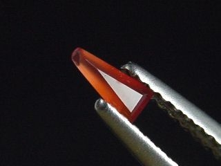 Friedelite 0,10 Ct. 5 mm trillion faceted - Franklin, NJ, USA