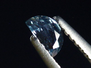 Saphir stahlblau 0,26 Ct. Naturfarbe Halbmond Tansania