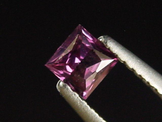 Saphir mit Farbwechsel 0,38 Ct. Naturfarbe Carree Tansania
