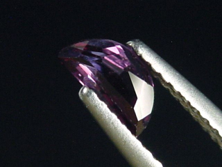 Saphir mit Farbwechsel 0,47 Ct. Naturfarbe Halbmond Tansania