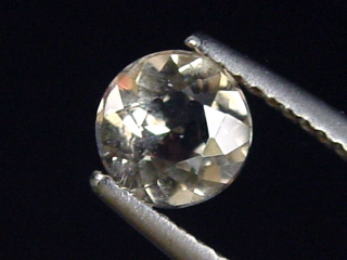 Preview: Petalit 0,71 Ct. Rund facettiert - Minas Gerais, Brasilien
