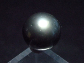 Black Tahitian Pearl 11 mm - perfect round, loose, undrilled - French Polynesia