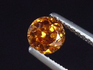 Spessartit Granat 0,68 Ct. leuchtend orange 5 mm Rund Tansania