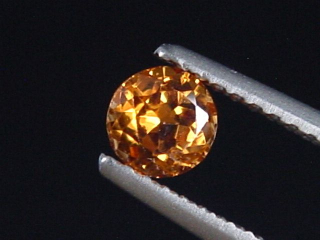 Spessartit Granat 0,45 Ct. leuchtend orange 4,5 mm Rund Tansania