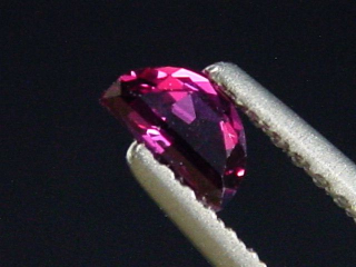 Rubin 0,27 Ct. Naturfarbe Halbmondschliff Tansania