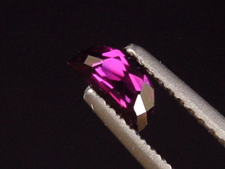 Preview: Rubin 0,41 Ct. Naturfarbe Halbmondschliff Tansania