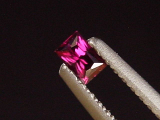 Rubin 0,13 Ct. Naturfarbe Scherenschliff Tansania