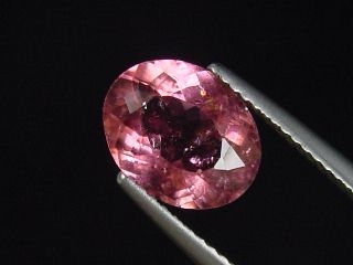 Rubellit Turmalin / roter Turmalin 2,18 Ct. Oval 10 x 8 mm Brasilien