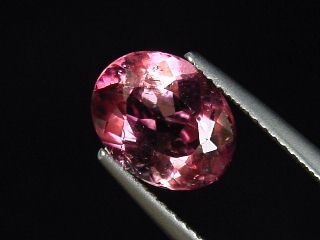 Rubellit Turmalin / roter Turmalin 2,71 Ct. Oval 10 x 8 mm Brasilien