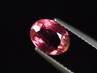 Rubellit Turmalin / roter Turmalin 1,28 Ct. Oval 8 x 6 mm Brasilien
