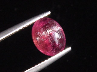 Rubellit Turmalin Katzenauge 1,55 Ct. Oval Cabochon Brasilien