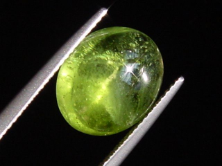 Peridot Katzenauge 8,45 Ct. - Apfelgrün - Oval Cabochon