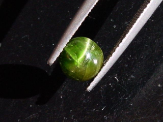 Preview: Kornerupin Katzenauge 1,81 Ct. Rund Cabochon Sri Lanka