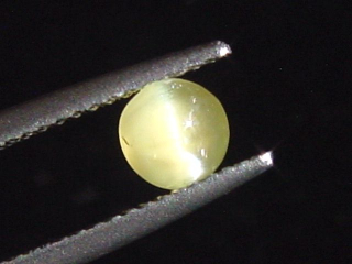 Chrysoberyll Katzenauge 0,89 Ct. Rund Cabochon B-Qualität