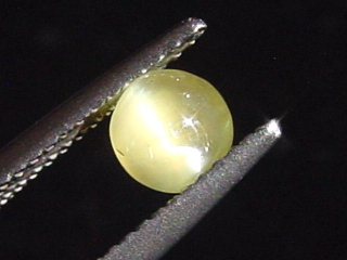 Preview: Chrysoberyll Katzenauge 0,89 Ct. Rund Cabochon B-Qualität