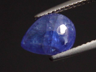 Tansanit 2,54 Ct. violett 9,5 x 7 mm Tropfen Cabochon B-Qualität