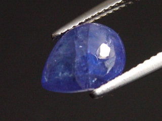 Preview: Tansanit 2,54 Ct. violett 9,5 x 7 mm Tropfen Cabochon B-Qualität