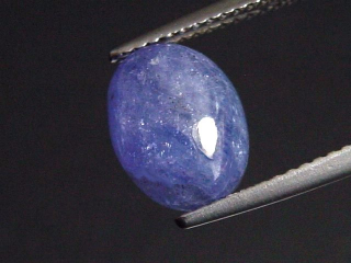 Tanzanite 3,83 Ct. oval cabochon