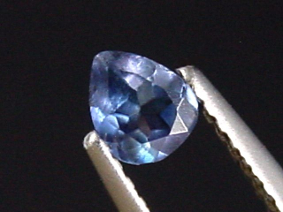Preview: Benitoit 0,32 Ct. Tropfen geschliffen - San Benito Co., Kalifornien, USA