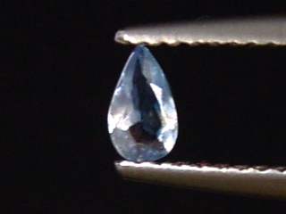 Benitoite bicolor 0,22 Ct. pear faceted - San Benito Co., California, USA