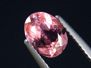 Preview: Rubellit / roter Turmalin 1,30 Ct. Oval 8 x 6 mm Brasilien