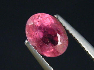 Rubellit / roter Turmalin 1,29 Ct. Oval 8 x 6 mm Brasilien