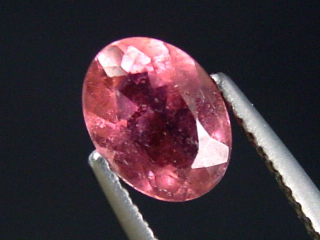Rubellit / roter Turmalin 1,12 Ct. Oval 8 x 6 mm Brasilien