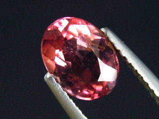 Preview: Rubellit / roter Turmalin 1,26 Ct. Oval 8 x 6 mm Brasilien