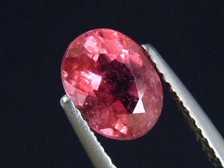 Rubellit / roter Turmalin 1,49 Ct. Oval 8 x 6 mm Brasilien