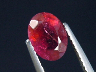 Rubellit / roter Turmalin 1,45 Ct. Oval 8 x 6 mm Brasilien