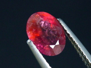 Preview: Rubellit / roter Turmalin 1,45 Ct. Oval 8 x 6 mm Brasilien