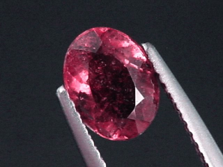 Rubellit / roter Turmalin 1,16 Ct. Oval 8 x 6 mm Brasilien