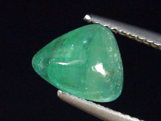 Preview: Grandidierit 2,16 Ct. selten Trillion Cabochon Andrahomana, Madag.