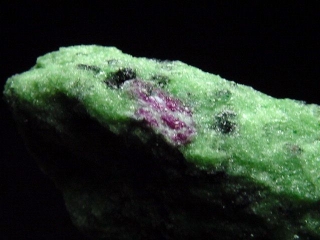 Ruby in Zoisite specimen 59 mm - Longido, Tanzania