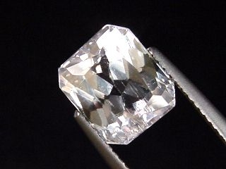 Spodumen 4,79 Ct. Oktagon und Scherenschliff 9 x 8 mm