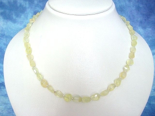 Prehnitkette 129,55 Ct. faceted Prehnite nuggets & silver 47 cm