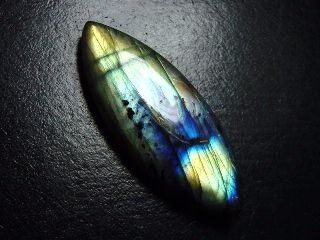 Labradorite 70,00 Ct. navette cabochon Australia