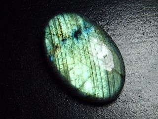 Labradorite 76,89 Ct. oval cabochon Australia