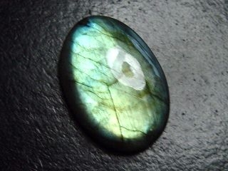 Labradorite 47,31 Ct. oval cabochon Australia