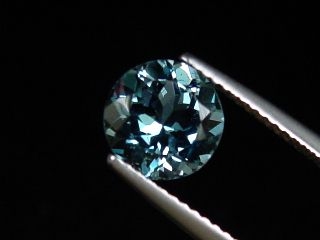 Topaz 2,45 Ct. fine London blue treated 8 mm round