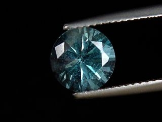 Topaz 2,27 Ct. fine London blue treated 8 mm round