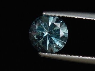 Topaz 2,16 Ct. fine London blue treated 8 mm round