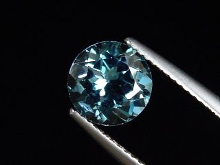 Topaz 2,55 Ct. fine London blue treated 8 mm round