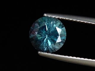 Topaz 2,24 Ct. fine London blue treated 8 mm round