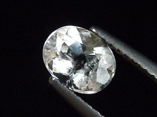 Pollucite 0,95 Ct. oval rare - Skardu, Pak.