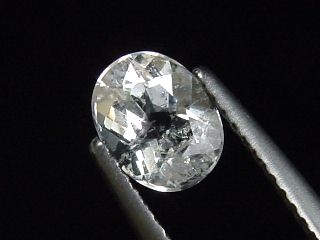 Pollucite 0,95 Ct. oval rare - Skardu, Pak.
