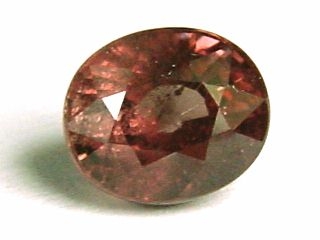 Farbwechsel Granat 1,78 Ct. oval - braun zu pink - Madag.
