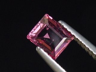 Rhodolite Garnet 0,89 Ct. baguette Sri Lanka