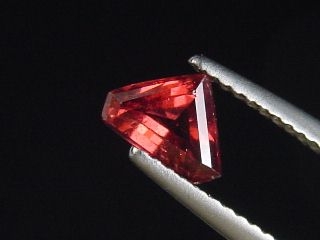 Rhodolit Granat 1,00 Ct. Sammlerschliff 7,5 x 5,5 mm Sri Lanka