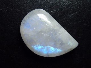 Rainbow Moonstone 43,31 Ct. collector cut cabochon
